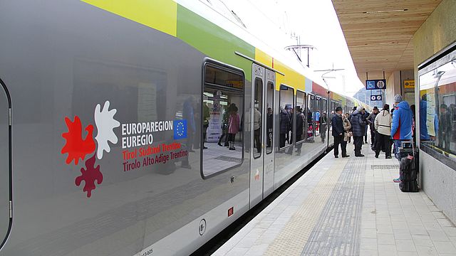 Il primo treno diretto tra Innsbruck, Bolzano e Trento il 9 dicembre 2018.